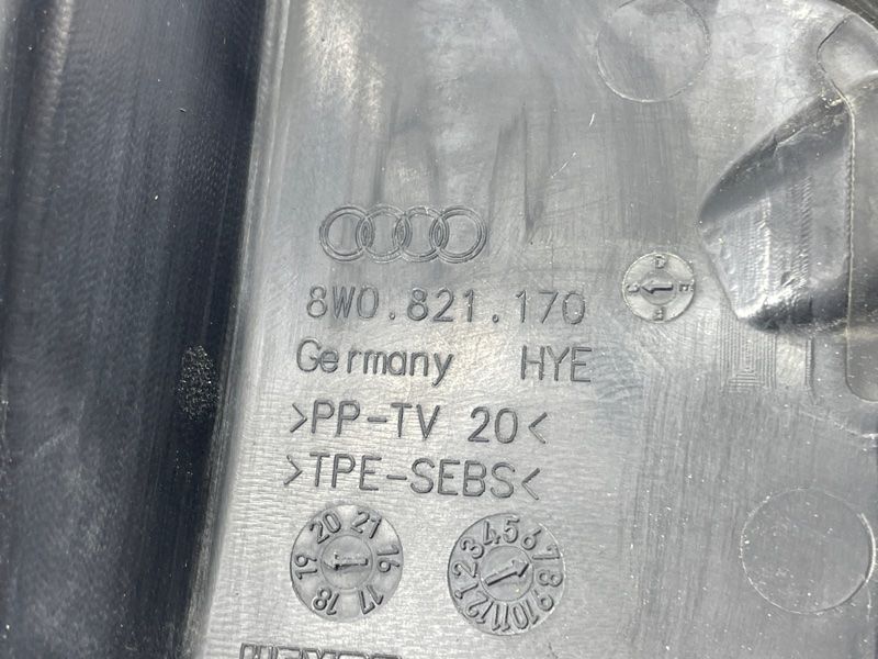 Накладка крила 8W0821170C Audi A4