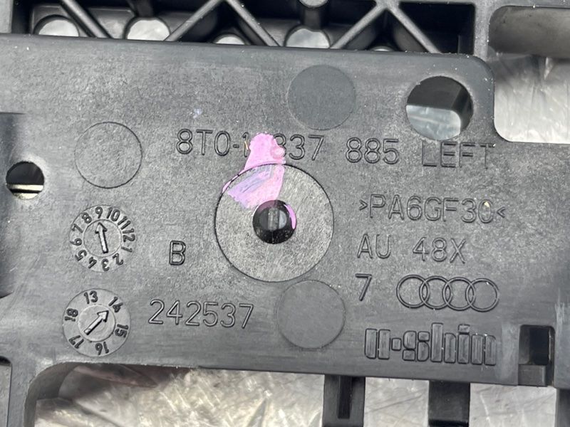 Кронштейн ручки 8T01837885 Audi Q5