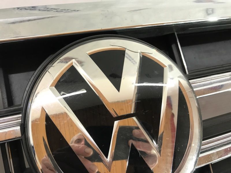 Решітка бампера 760853651 Volkswagen Touareg