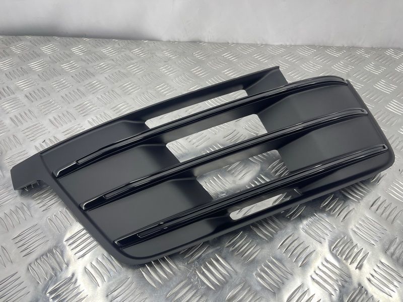 Решетка воздухозаборника бампера s-line 4M0807682DGXE Audi Q7