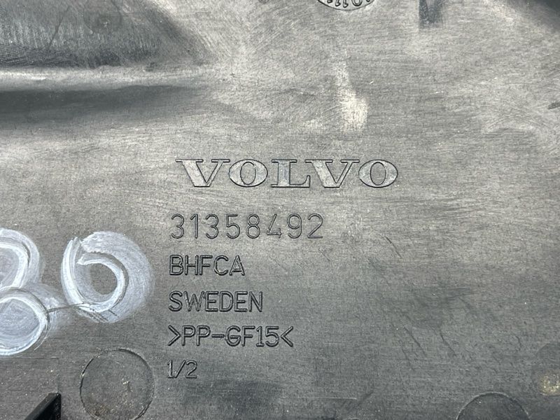 Крышка аккумулятора 31358492 Volvo XC60