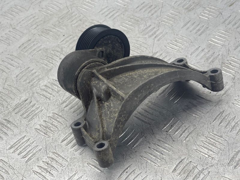 Кронштейн генератора 06E903143D Audi Q7