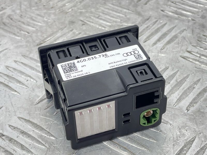 Роз'єм для підключення зовнішніх аудіоджерел (2x USB + 1x AUX-IN) 4G0035736 Audi A6 Audi A6, Audi S6