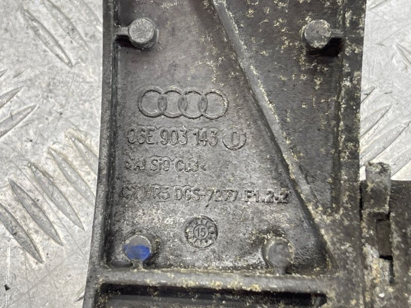 Кронштейн генератора 06E903143D Audi Q7