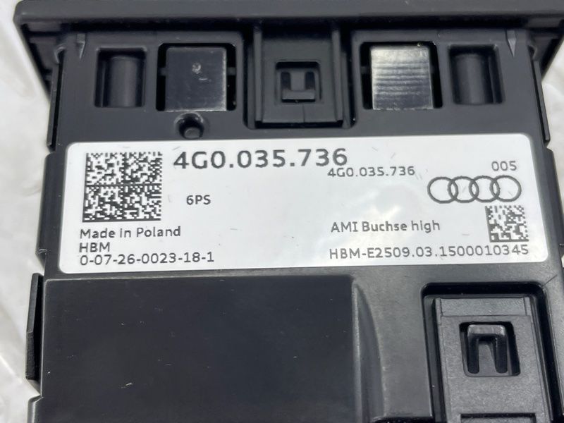 Роз'єм для підключення зовнішніх аудіоджерел (2x USB + 1x AUX-IN) 4G0035736 Audi A6 Audi A6, Audi S6