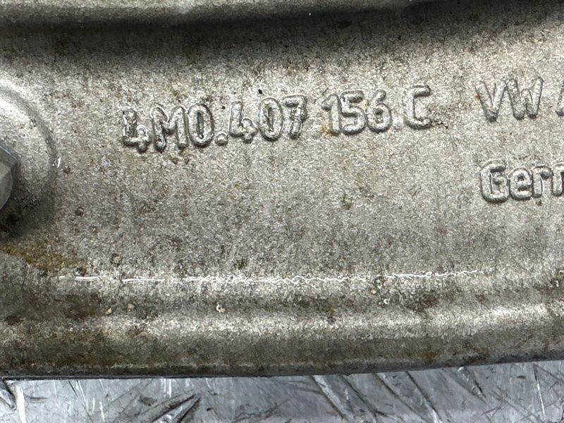 Важіль передньої підвіски несучий нижній 4M0407156C Audi Q7