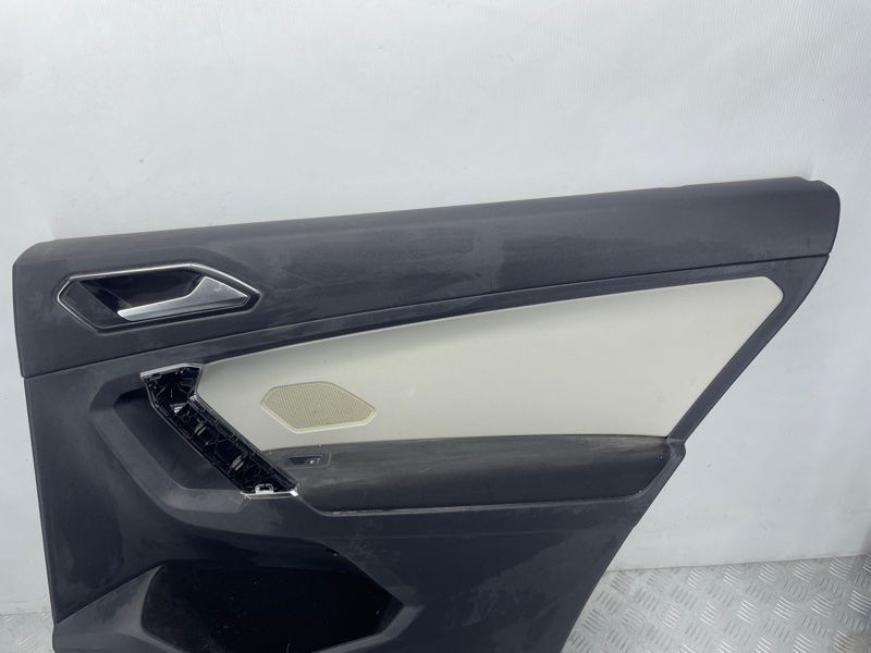 Карта / Обшивка двери 5NN867212 Volkswagen Tiguan
