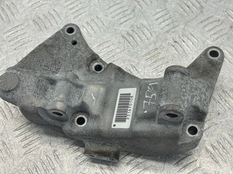 Кронштейн генератора 31670108 Volvo XC40