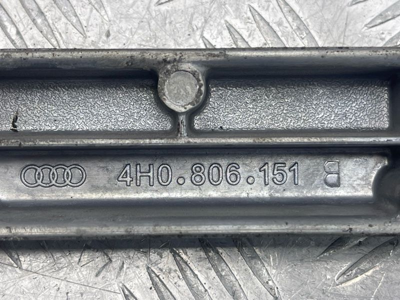Кронштейн Audi A8