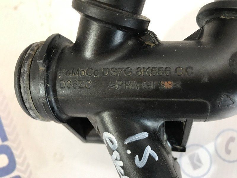 Патрубок радиатора DS7G8K556CC Ford Escape