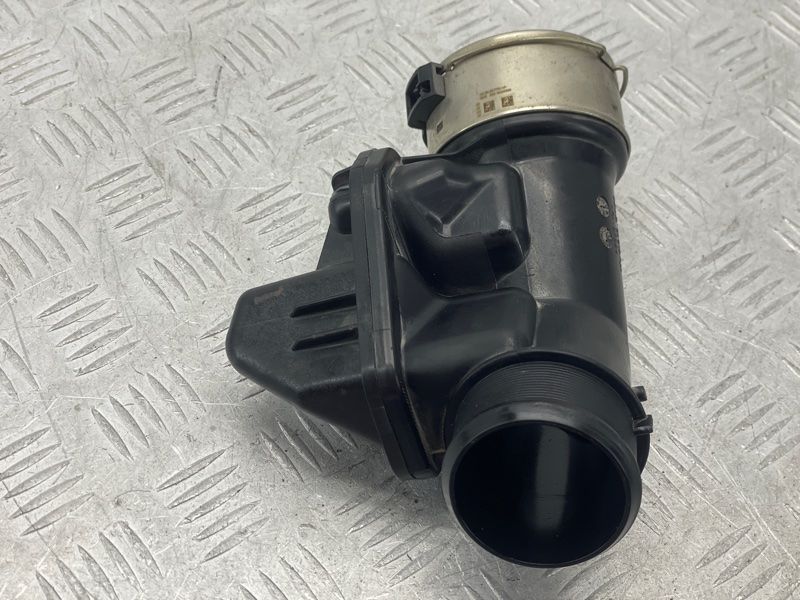 Патрубок інтеркулера 31422061 Volvo XC60