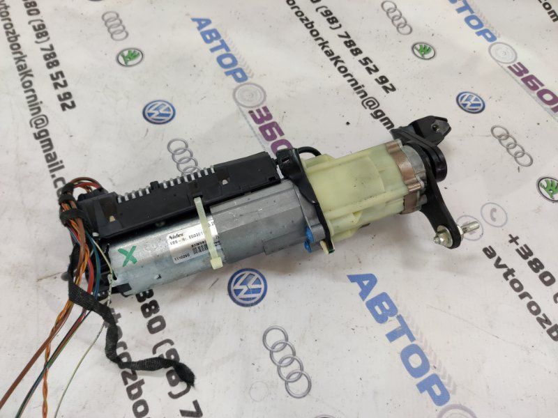 Привідний блок кришки багажника 4L0827851E Audi Q7