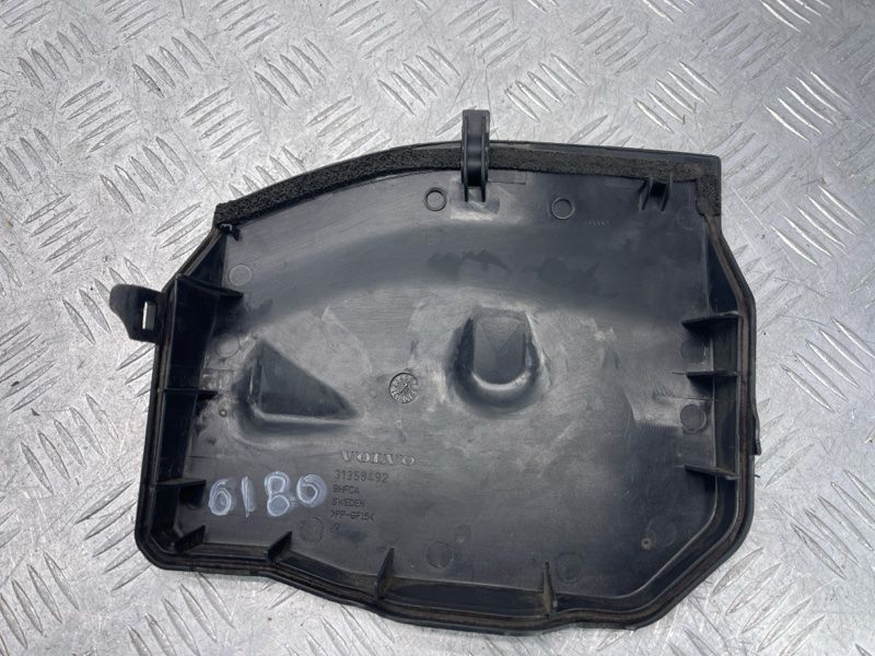 Крышка аккумулятора 31358492 Volvo XC60