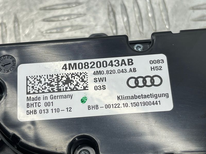 Дисплей і панель керування кліматом 4M0820043AB Audi Q7