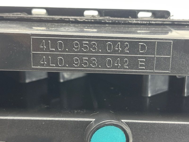Покажчик повороту LED 4L0953042D Audi Q7