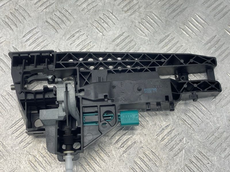 Кронштейн ручки 4H1837885 Audi A7