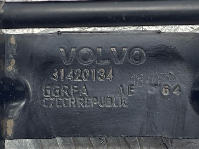 Петля крышки багажника Volvo XC60