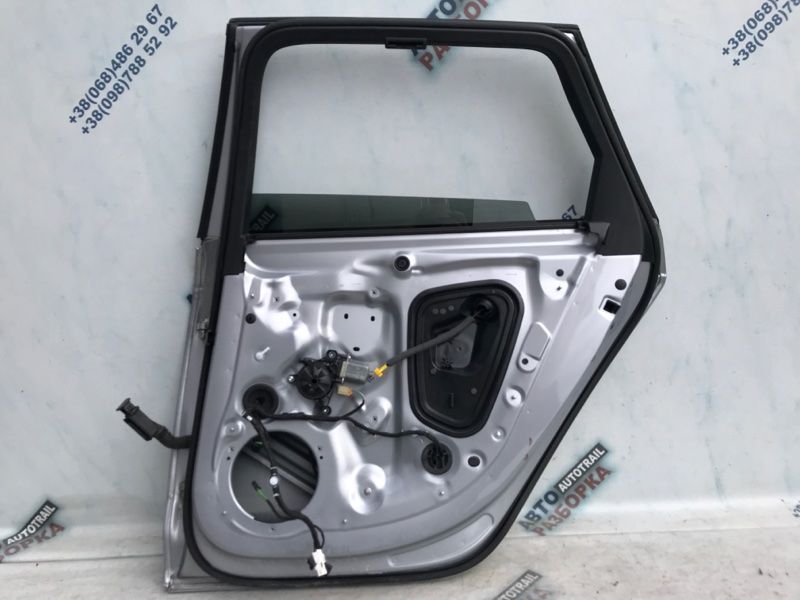 Двері 8W9833052E Audi A4 Allroad