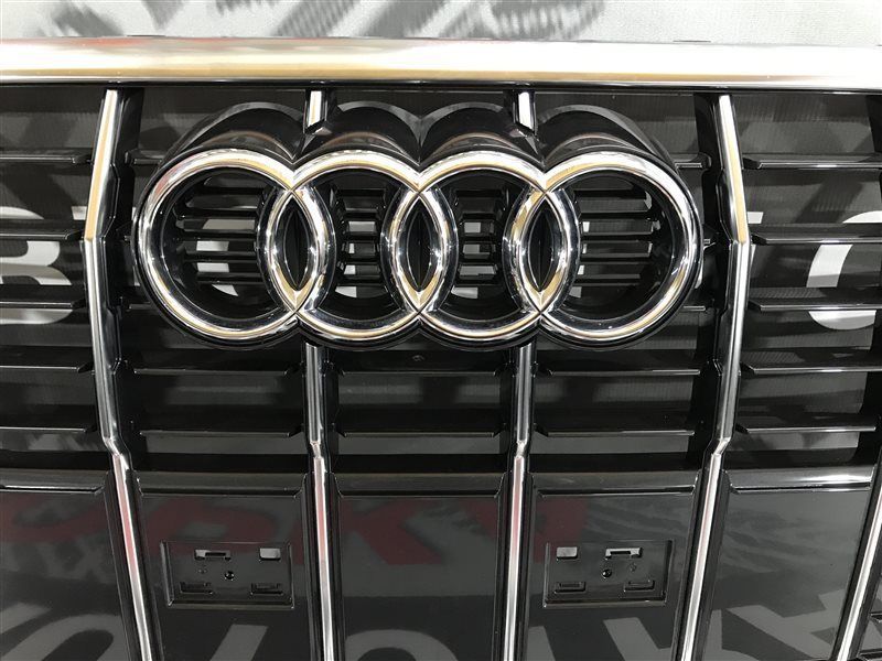 Решітка радіатора Audi Q3