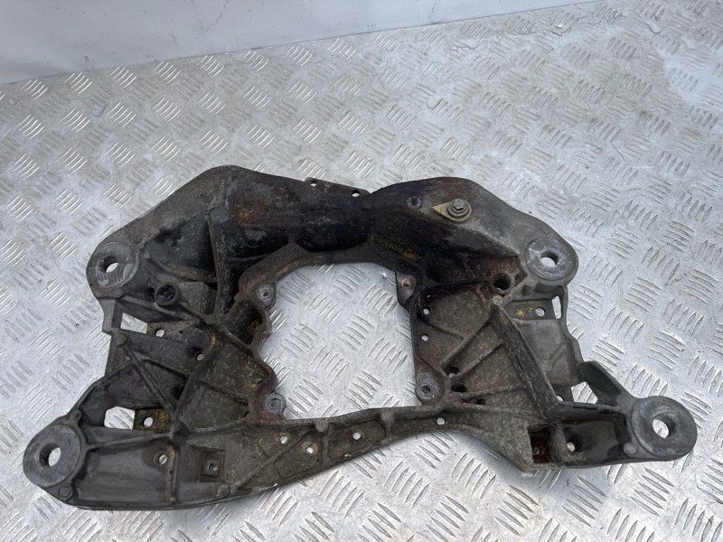 Траверса коробки передач 4G0399263AC Audi A8