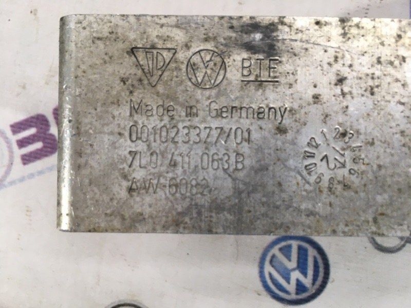 Кронштейн, кріплення рамка, тримач 7L0411063B Audi Q7