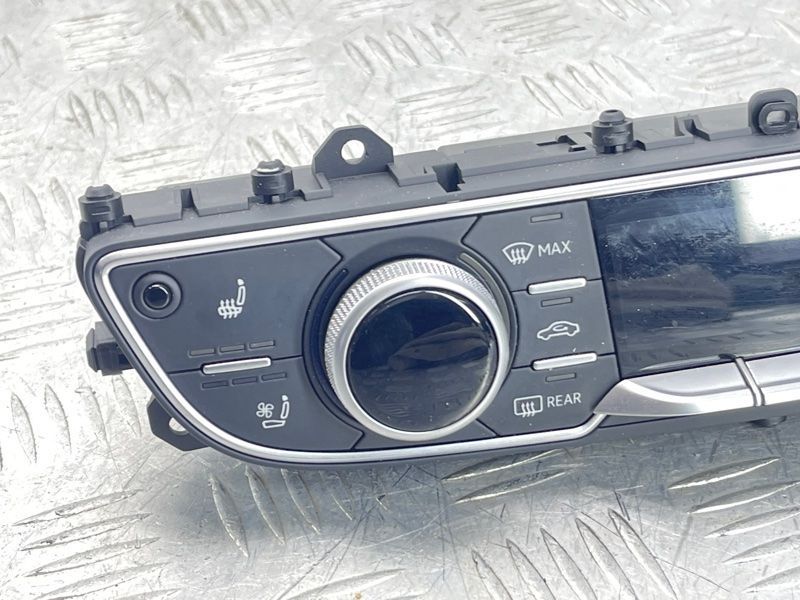 Дисплей і панель керування кліматом 4M0820043AB Audi Q7