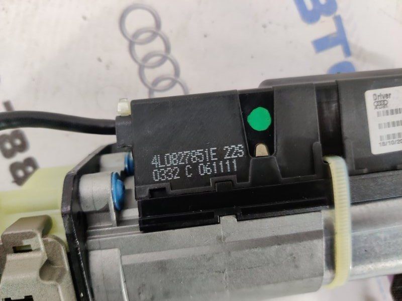 Привідний блок кришки багажника 4L0827851E Audi Q7