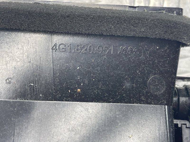 Дефлектор панелі приладів центральний 4G1820951J6PS Audi A6 Audi A6, Audi A7, Audi RS7, Audi S6, Audi S7