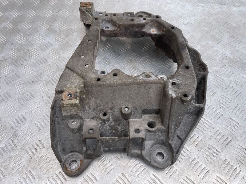 Траверса коробки передач 4G0399263AC Audi A8