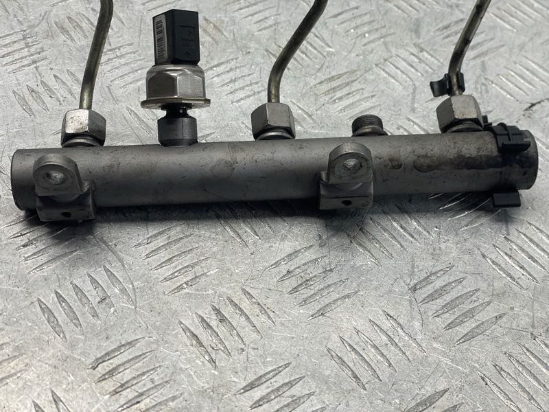 Паливна рампа 059130098AA Audi A6
