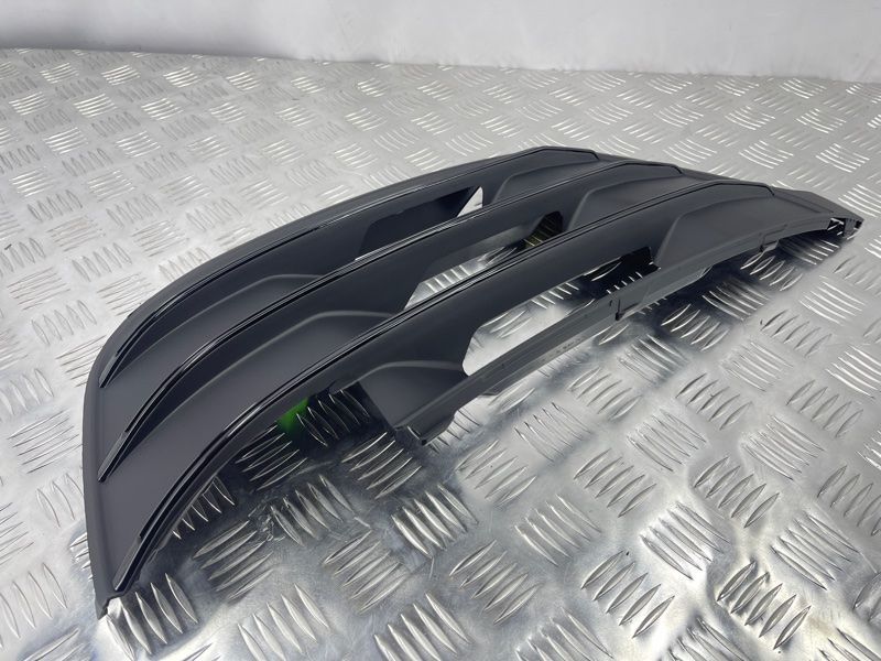 Решетка воздухозаборника бампера s-line 4M0807682DGXE Audi Q7