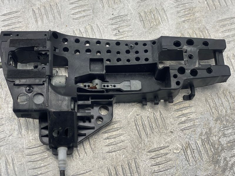 Кронштейн ручки 4M0837886A Audi Q7