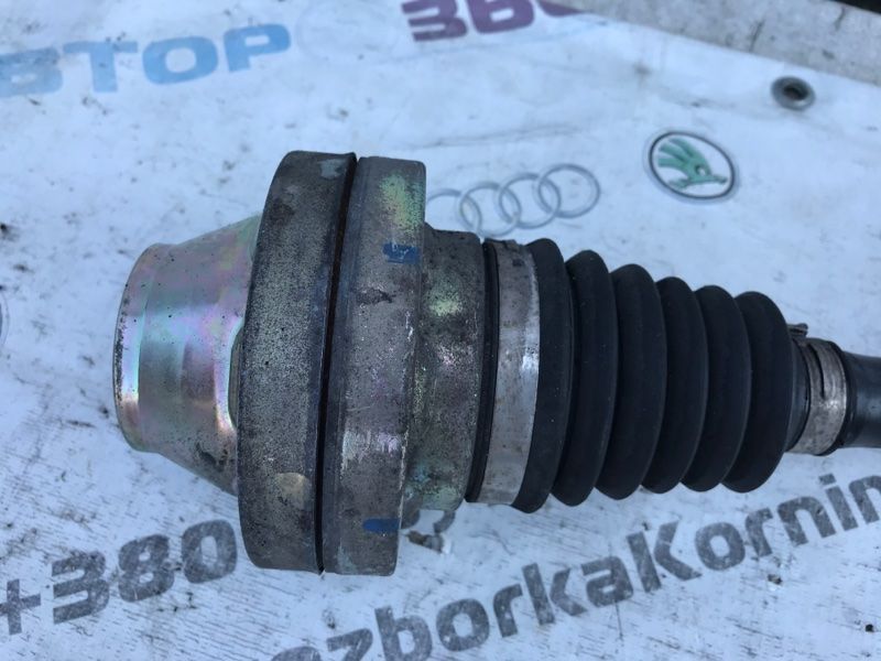 Піввісь 7P0407271C Audi Q7