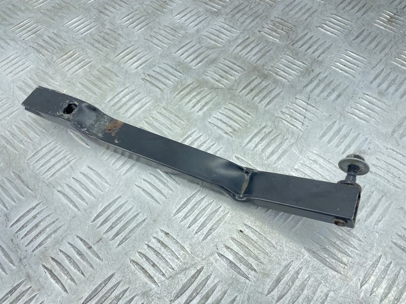 Распорка 8R0805527A Audi Q5