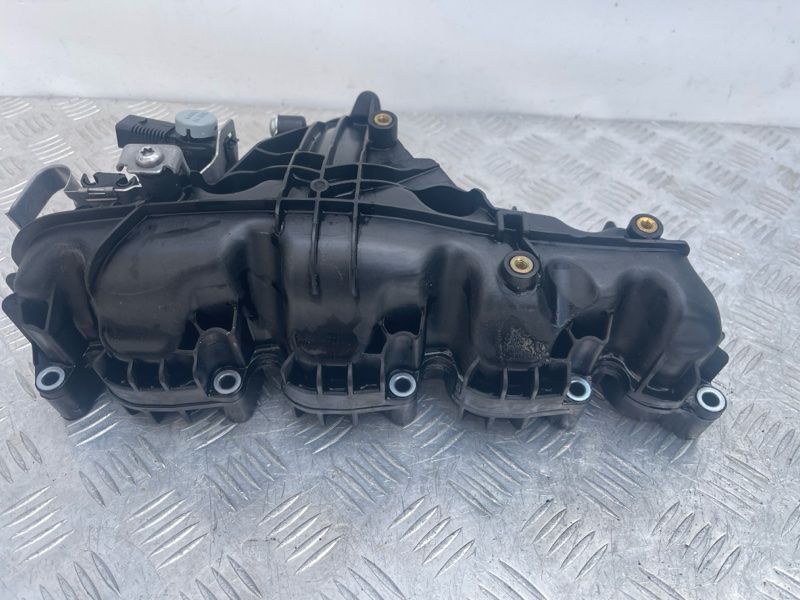 Колектор впускний 03L129711AM Volkswagen Tiguan