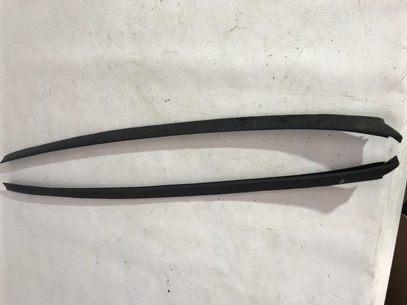 Молдинг скла 4L08543275AP Audi Q7