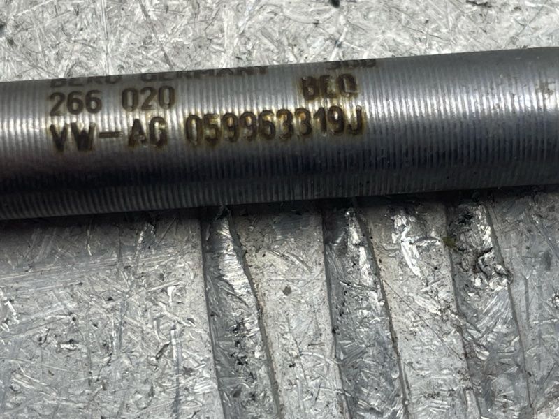Свічка розжарювання 059963319J Audi Q7 Audi A3, Audi A6, Audi A7, Audi A8, Audi Q5, Audi Q7, Volkswagen Beetle, Volkswagen Golf, Volkswagen Jetta, Volkswagen Touareg