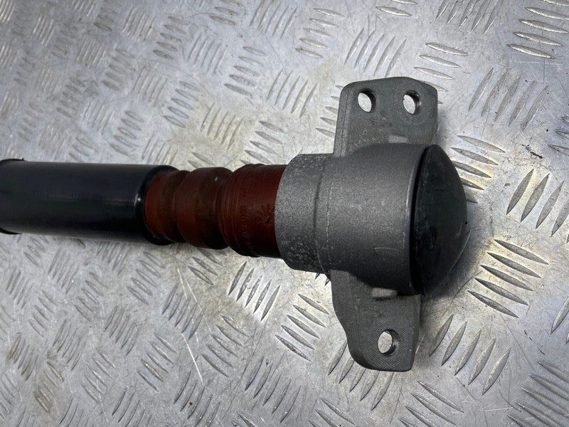 Стойка амортизатора 4G5513035F Audi A6