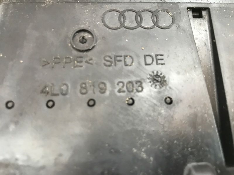 Дефлектор повітропроводу 4L0819203K3Q7 Audi Q7
