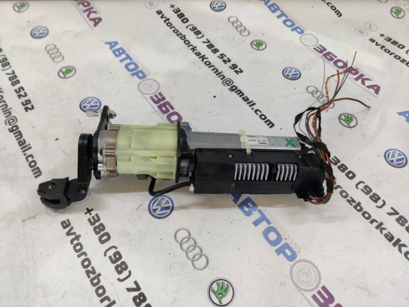 Привідний блок кришки багажника 4L0827851E Audi Q7