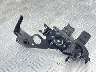 Кронштейн 06E133520F Audi A6