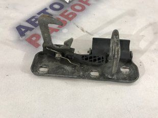 Скоба замка капота 1K0823480 Volkswagen Tiguan