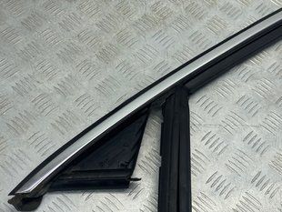 Направляющая стекла двери 32328964 Volvo XC90