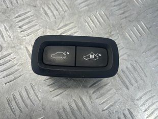 Кнопка закрытия двери багажника Volvo XC60