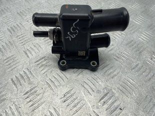 Штуцер системи охолодження K2GE8K556AB Ford Edge
