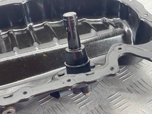 Датчик уровня масла двигателя Volkswagen Passat