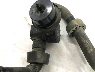 Шланг ОР з клапаном 7P0122049B Volkswagen Touareg