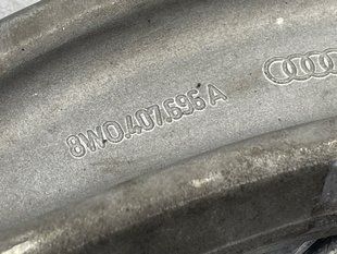 Важіль передньої підвіски поперечний нижній 8W0407694A Audi A4