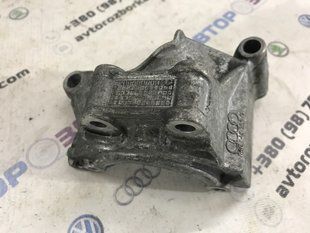 Кронштейн насоса гидроусилителя руля 06E145393G Audi Q7