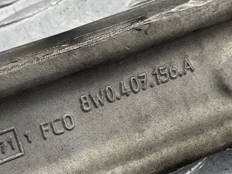 Важіль передньої підвіски несучий нижній 8W0407156A Audi A4